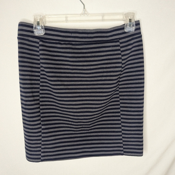 Madewell Grey And Blue Stretch Straight Short Skirt Size Medium Textured - Picture 2 of 7